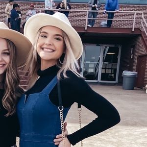 Meet your Posher, Emiley